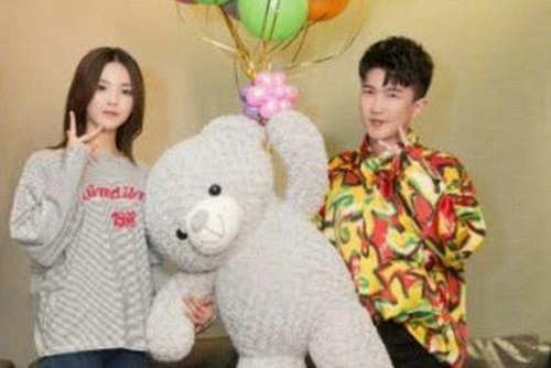 娱乐圈影帝风云：茶茶带你轻松吃瓜幕后八卦